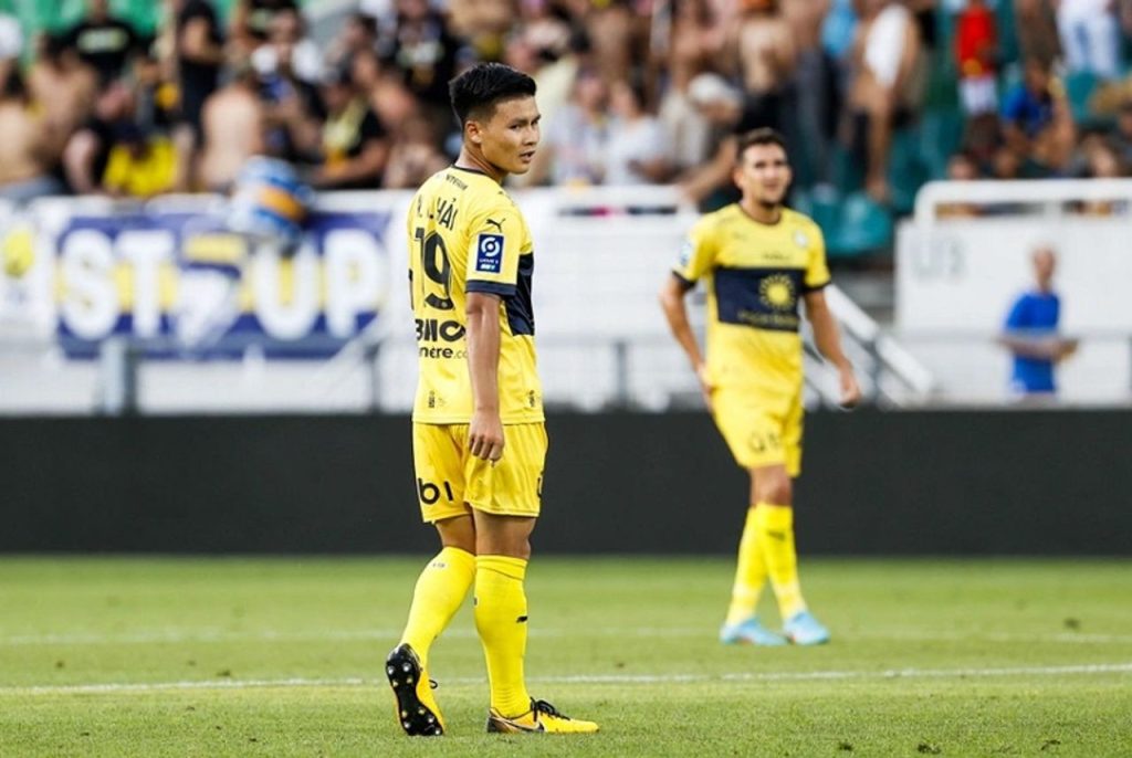 Tìm hiểu lương của cầu thủ Quang Hải khi thi đấu tại Pau FC cao hay thấp?